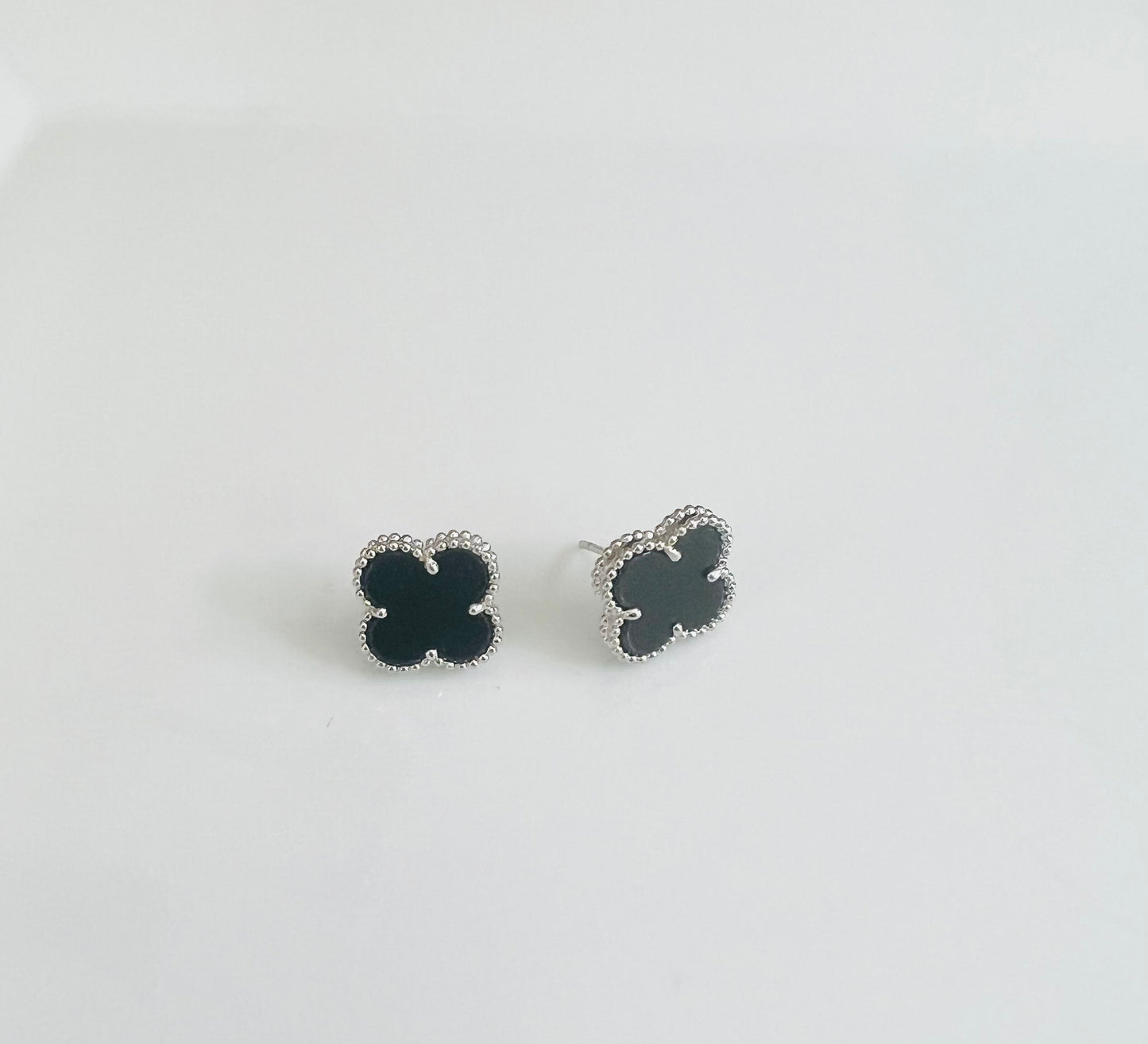 Elite White Gold Clover Earring