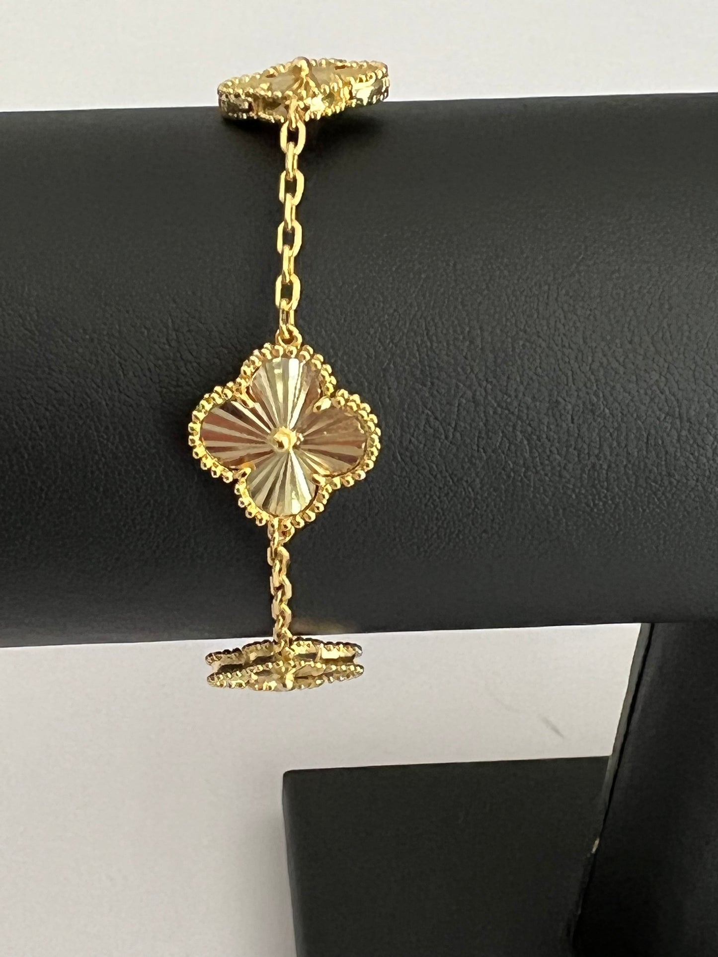 Elite Gold Clover Bracelet