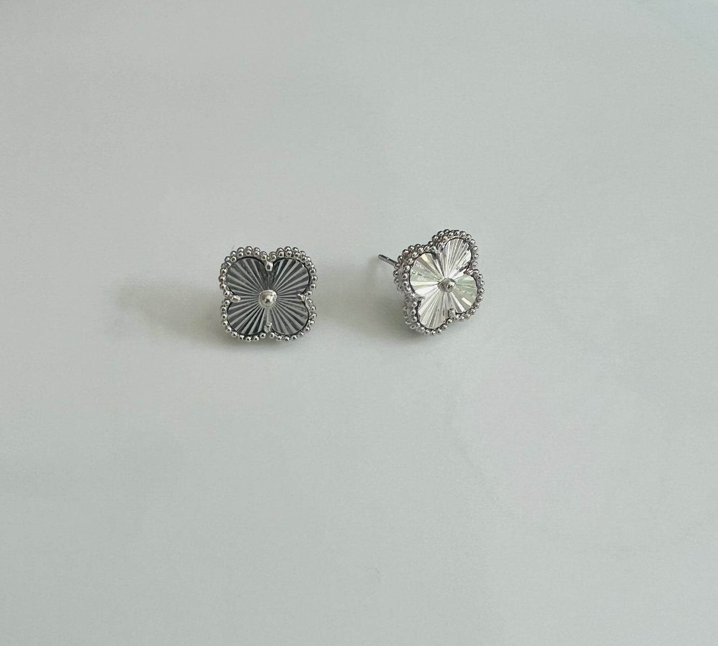 Elite Gold Clover Earring