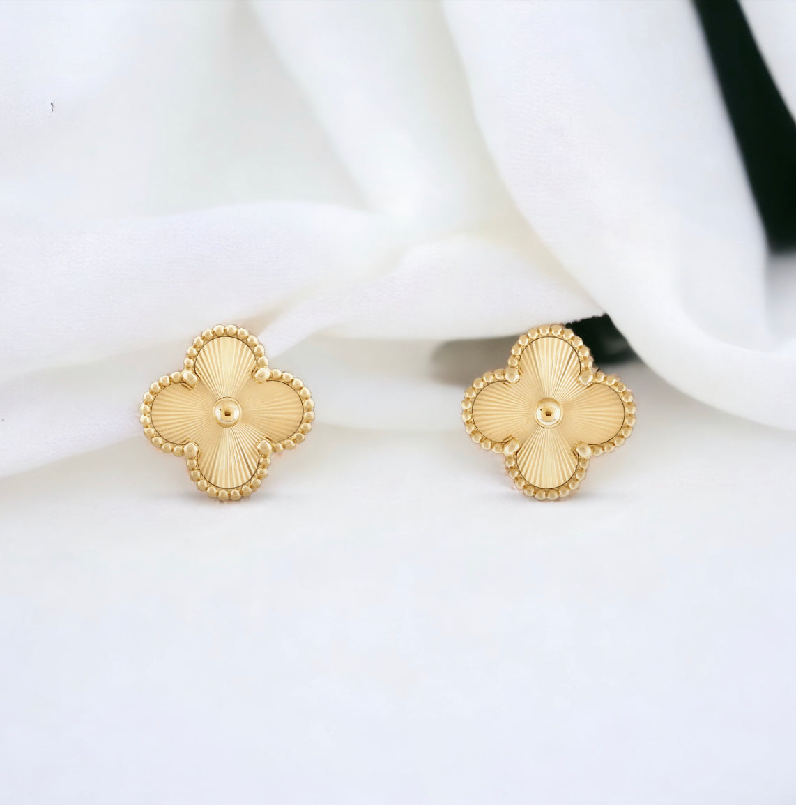 Elite Gold Clover Earring